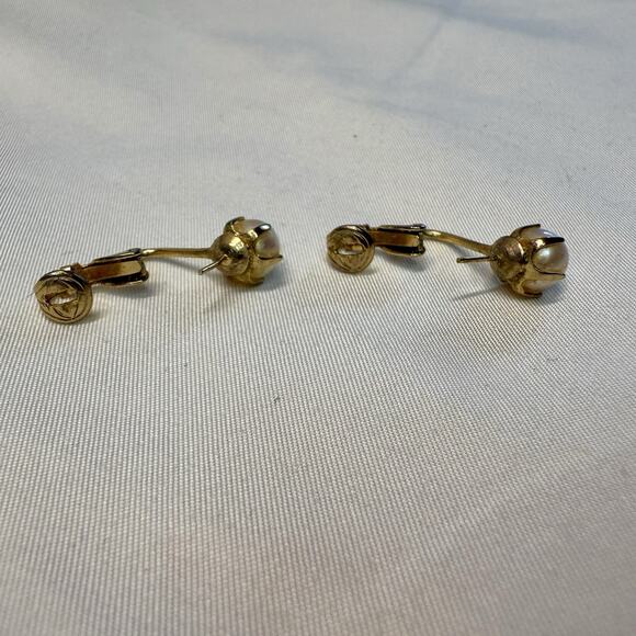 Vintage Gold Tone Faux Pearl Prong Set Earrings Clip On Post Back Hybrid - Picture 3 of 5